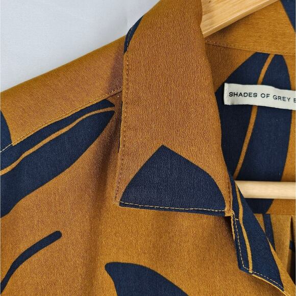 SHADES OF GREY BY MICAH COHEN MEN'S BUTTON UP SHORT SLEEVE SHIRT SIZE MEDIUM - Picture 3 of 11